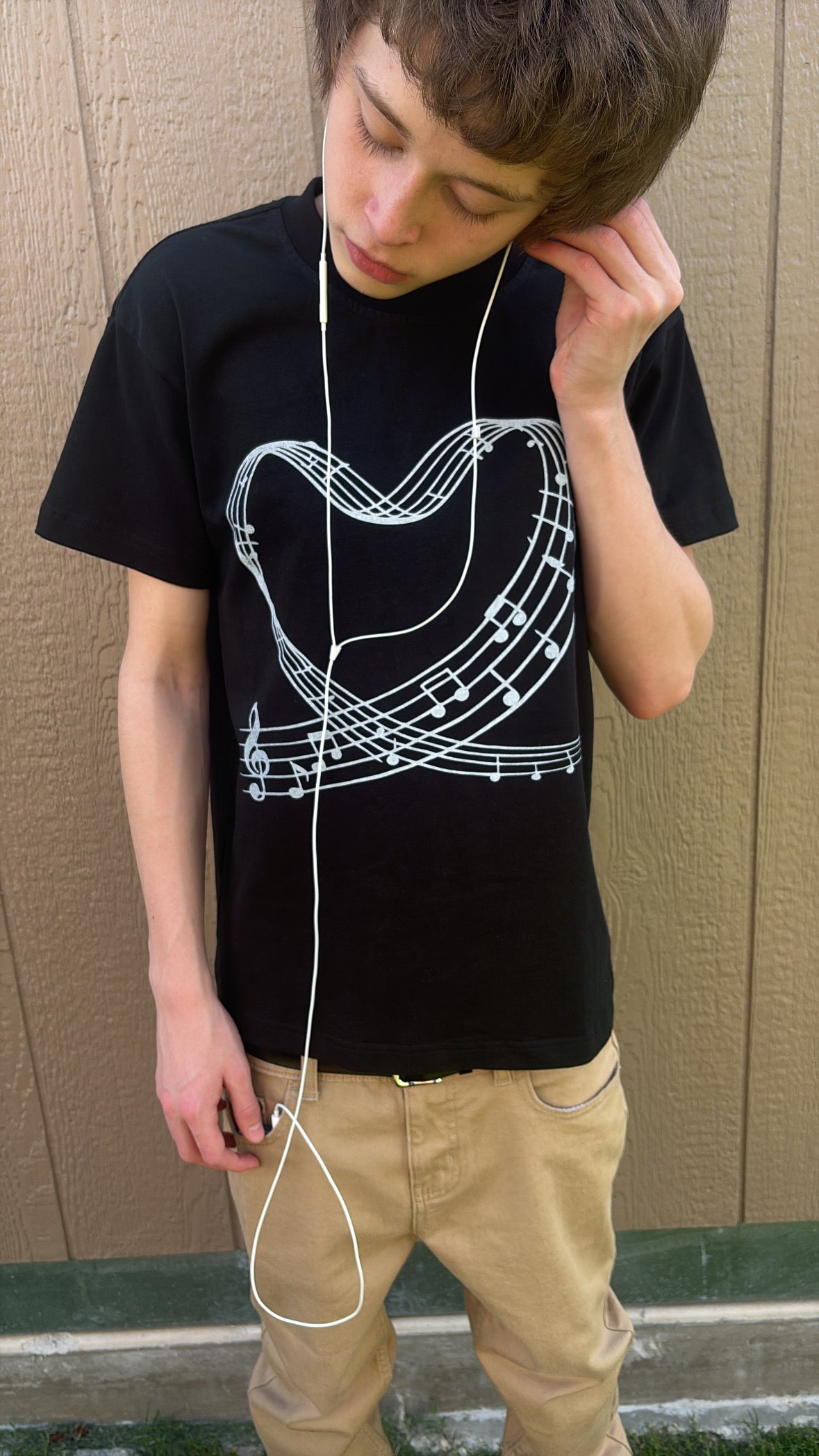 “LOVE TUNES” TEE (BLACK)